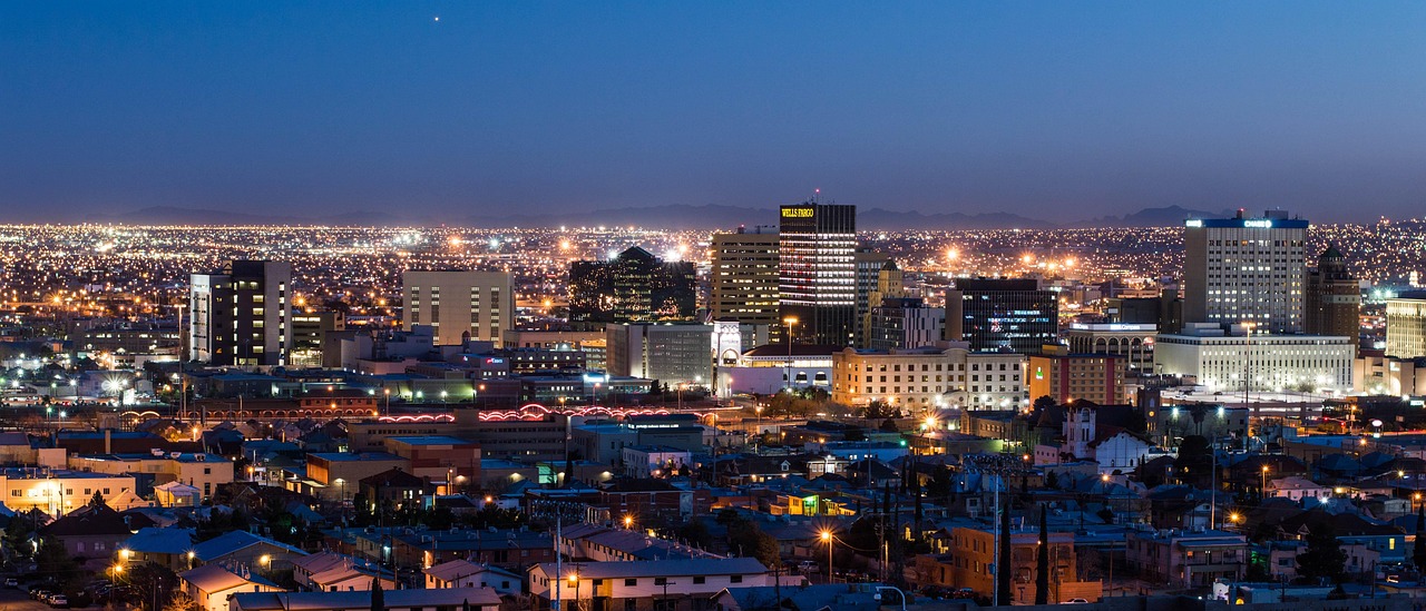 Mission Valley street and buildings in El Paso